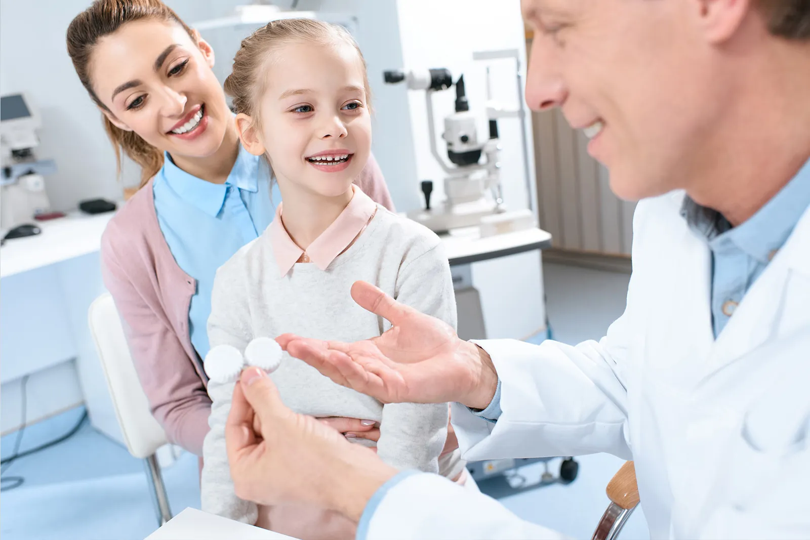 Mother and daughter visiting the ophthalmologist